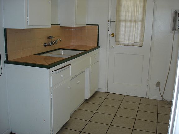 3rd image of 423 I Street #1-3