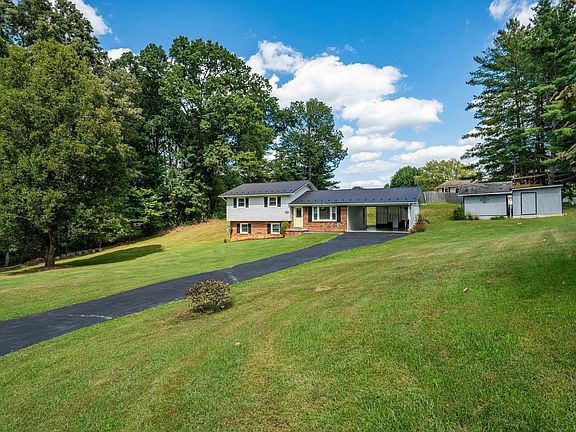 3rd image of 145 Brookwood Cir