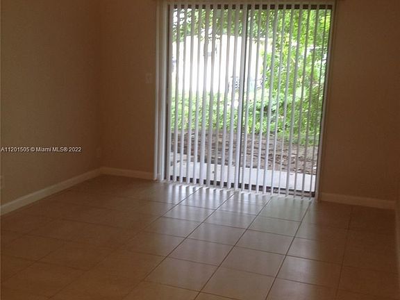 3rd image of 4020 Lakeside Dr #4020