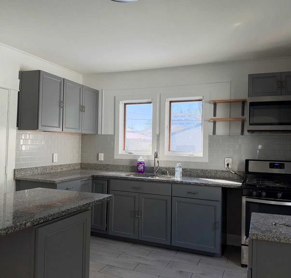 4 bed, 2500 sqft, $2,200 — Photo 3