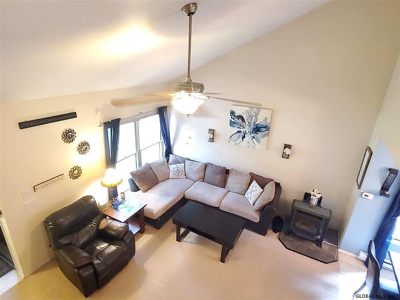 3rd image of 52 ARROWWOOD Place