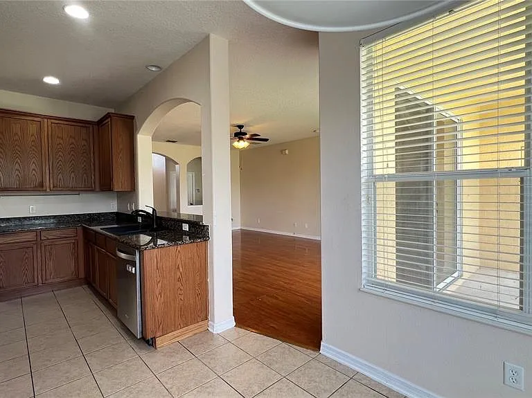 806 Lost Grove Cir — Photo 19