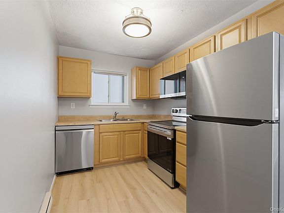 3rd image of 614 Fox Run Ln #614