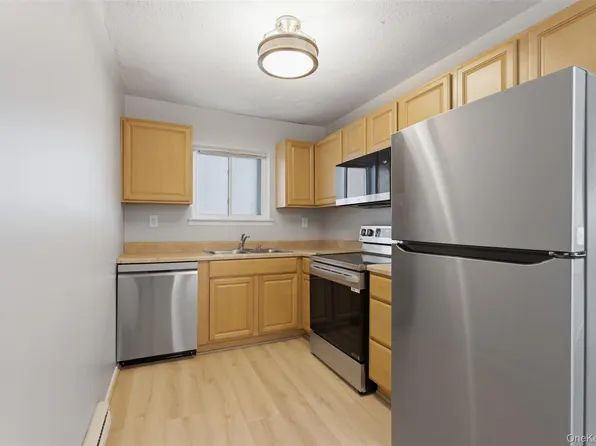 614 Fox Run Ln #614, Carmel, NY 10512