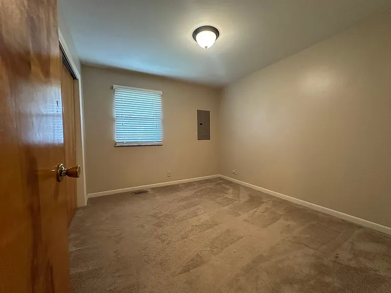 2807 Ashwood Ave #A — Photo 8