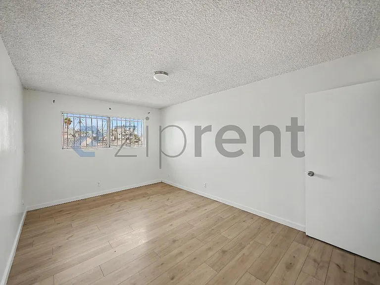 7119 Templeton St #C — Photo 14