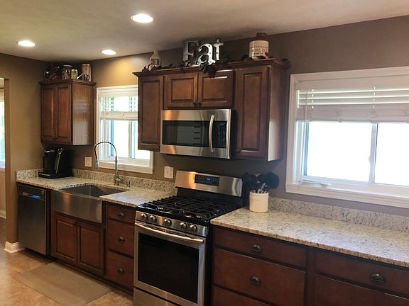 5th image of 820 Cranbrook Dr