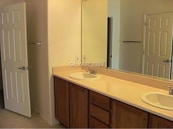 4th image of 2427 Eagle Harbor Dr