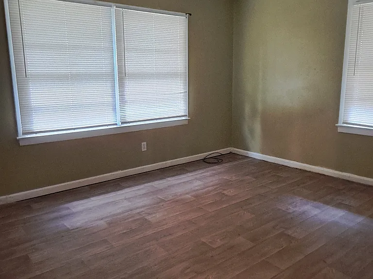 909 Mockingbird Ln — Photo 9