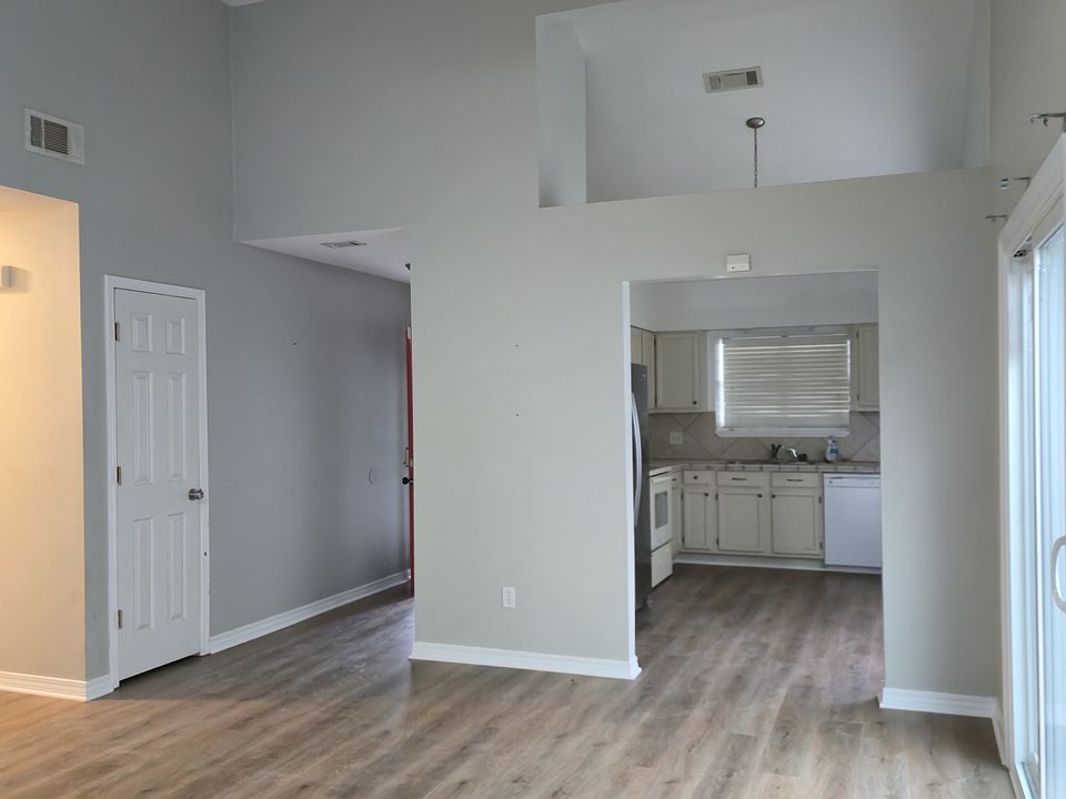 1st image of 1917 Heartland Dr