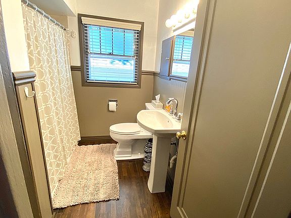 Upstairs Bathroom 