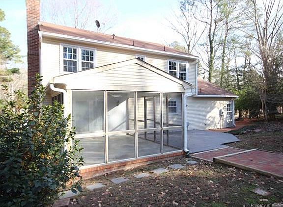 3rd image of 104 Castle Ln