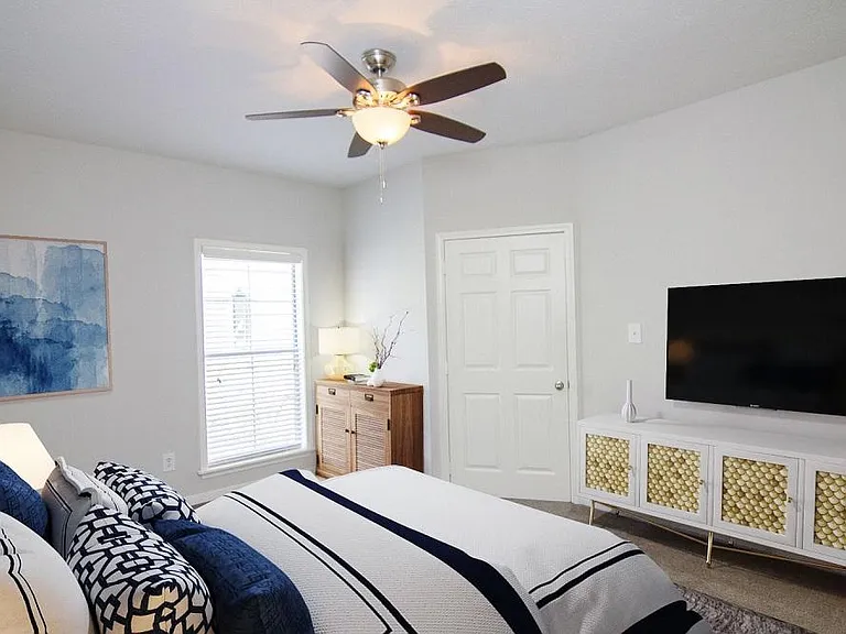 South Bluffs Apartments — Photo 11