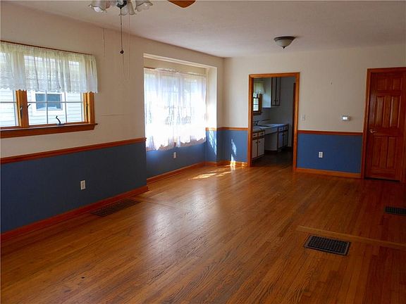 4th image of 702 Oakmont Ave