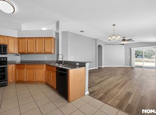 7831 Carriage Pointe Dr, Gibsonton, FL 33534
