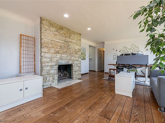 4th image of 2618 Deptford Dr