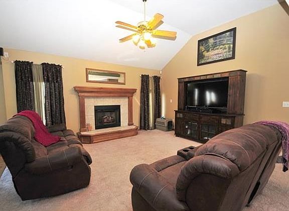 3rd image of 1138 Crimson Ln
