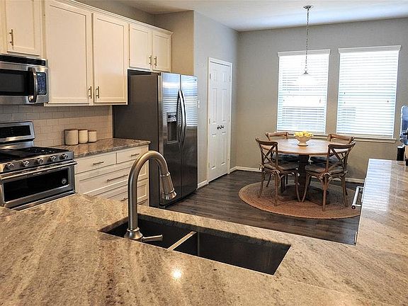 5th image of 8310 Bay Oaks Dr
