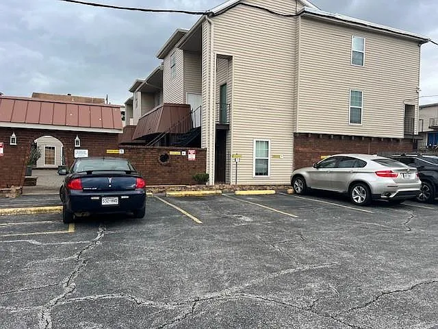 Building Photo - 2509 Giuffrias Ave #623