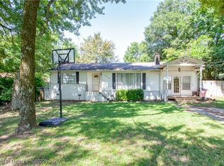 1612 Burnham Rd, Fort Smith, AR 72903