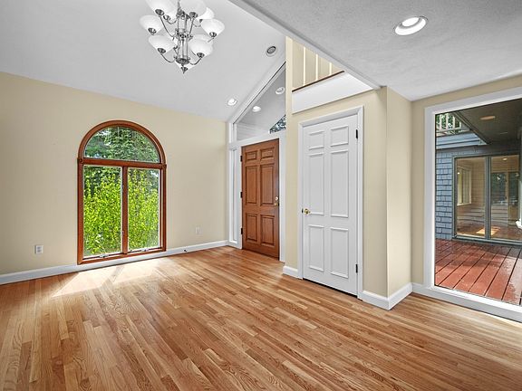 5th image of 244 Ocean Ave
