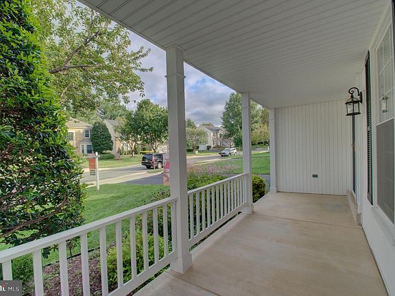 4th image of 21205 Emerald Dr