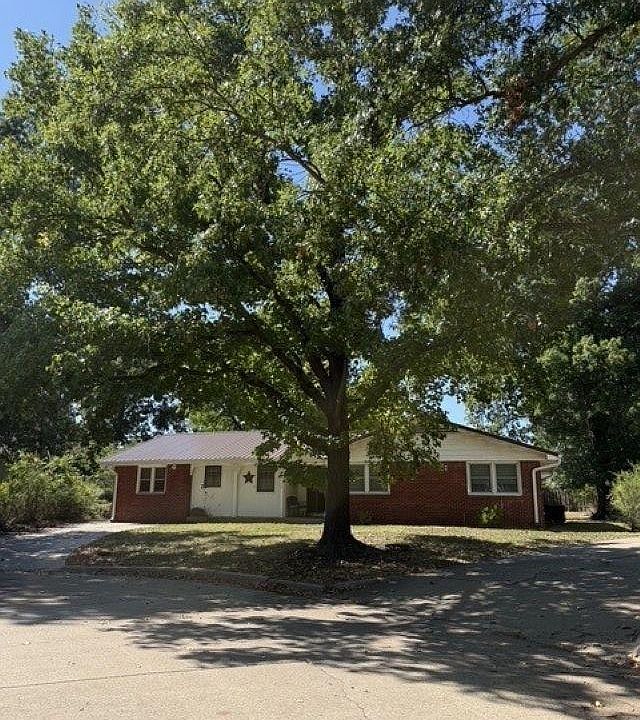 1st image of 12 Roberts Ct