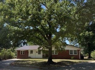 12 Roberts Ct, Winfield, KS 67156