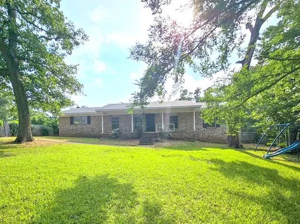 105 Glenwood Dr, Palestine, TX 75801