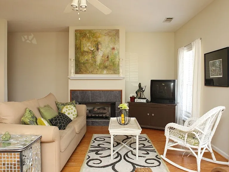 415 Hargrove Rd E #4X3 — Photo 2