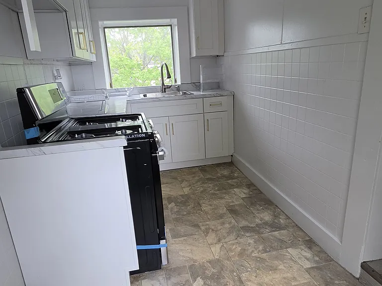 221 Chestnut St #3 — Photo 2