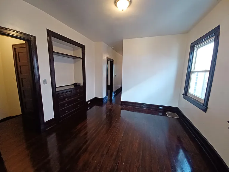 262 Bond St — Photo 13