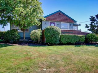 909 26th St, Anacortes, WA 98221