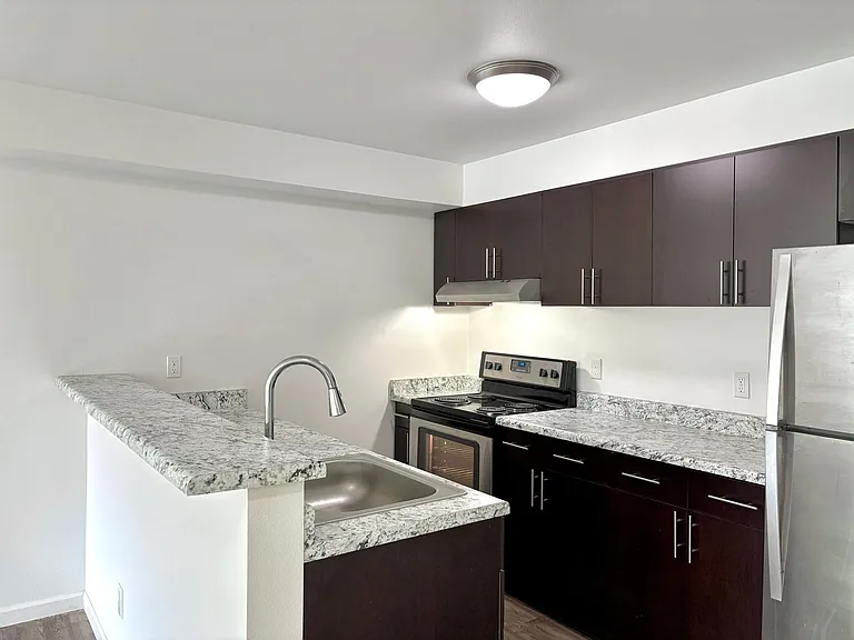 Roseland Apartments — Photo 5