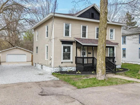 211 E Prairie Ronde St, Dowagiac, MI 49047