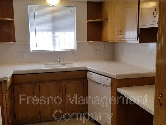 5th image of 4959 N Harrison Ave