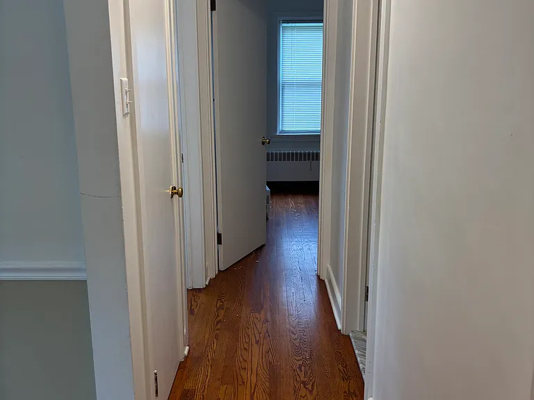 601 Linden Cir — Photo 2