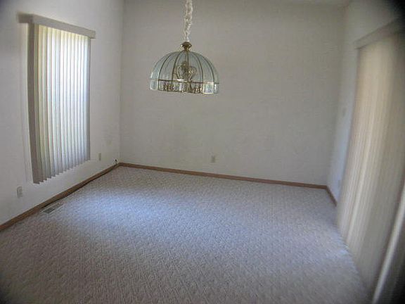4th image of 15 Wallflower Ct