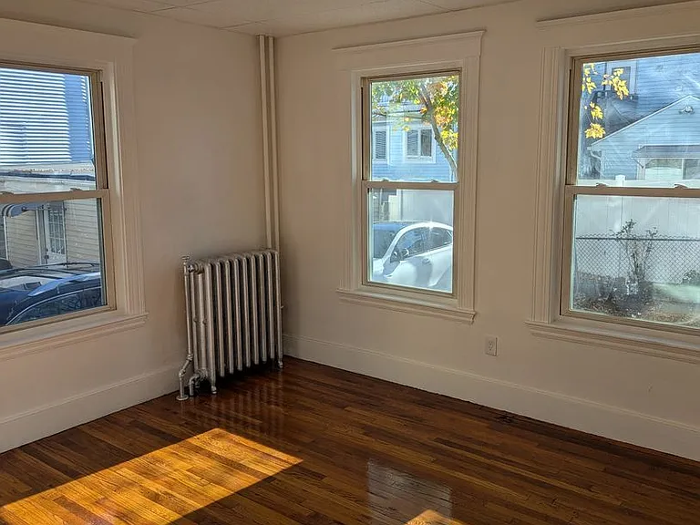 545 Revere St — Photo 6