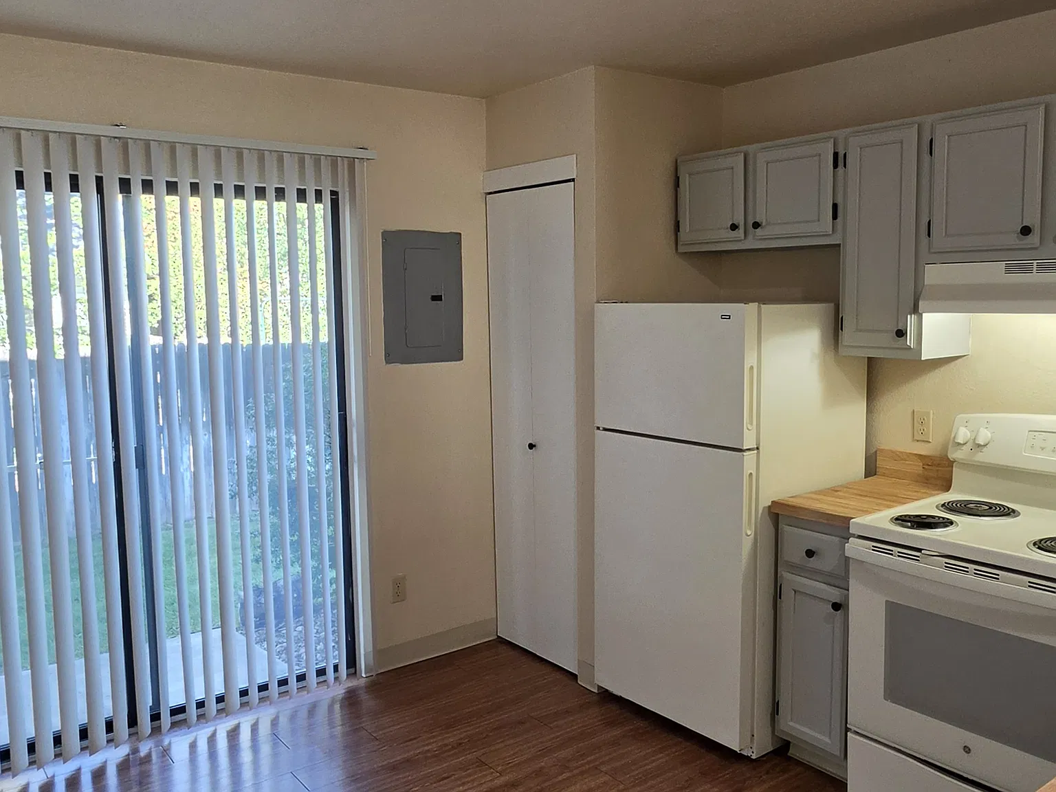 2 bed, 1.5 bath, 990 sqft, $1,750 — Photo 2