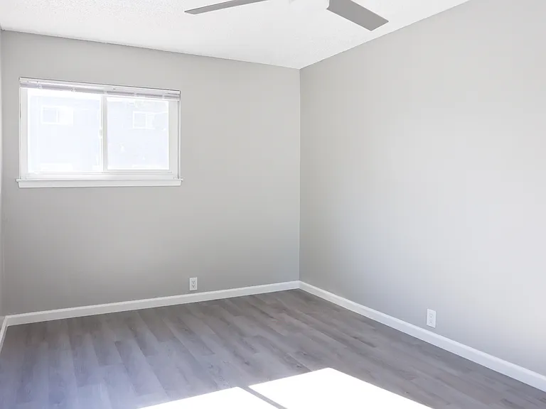 University Square Apartments — Photo 26