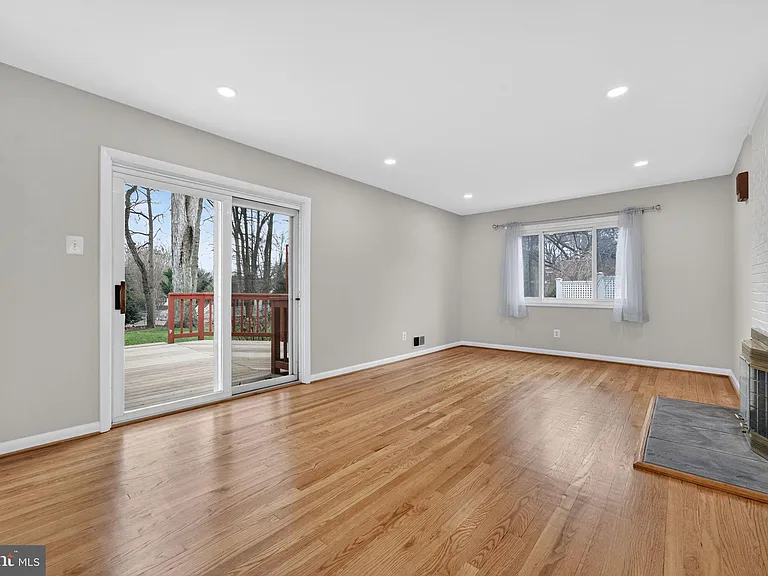 7507 Murillo St — Photo 18
