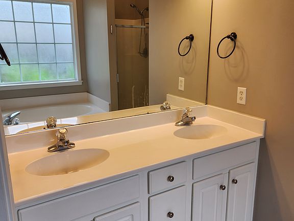 3rd image of 608 Camden Cove Ln