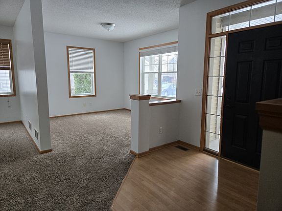 3rd image of 11624 Fergus St NE