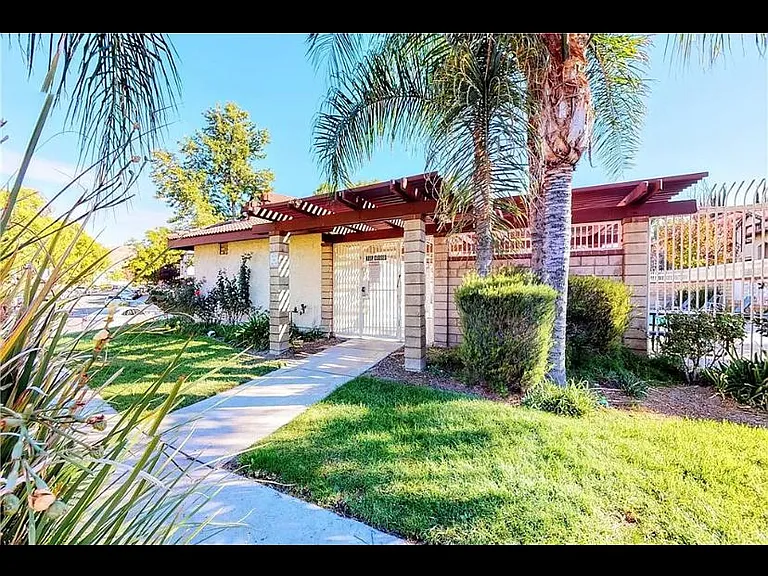 18008 Saratoga Way — Photo 15