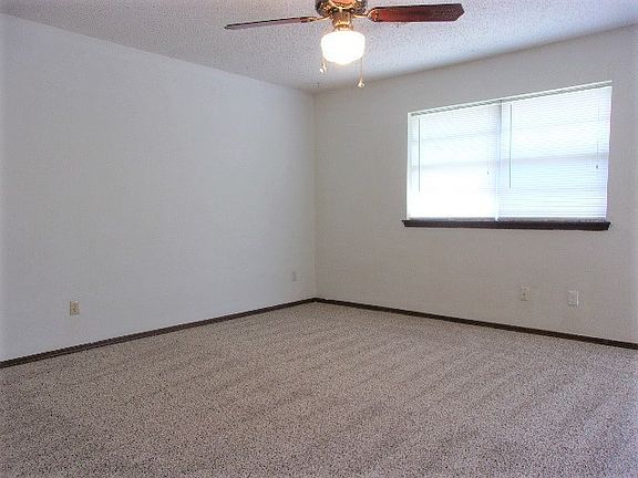 5th image of 4704 Princess Ln