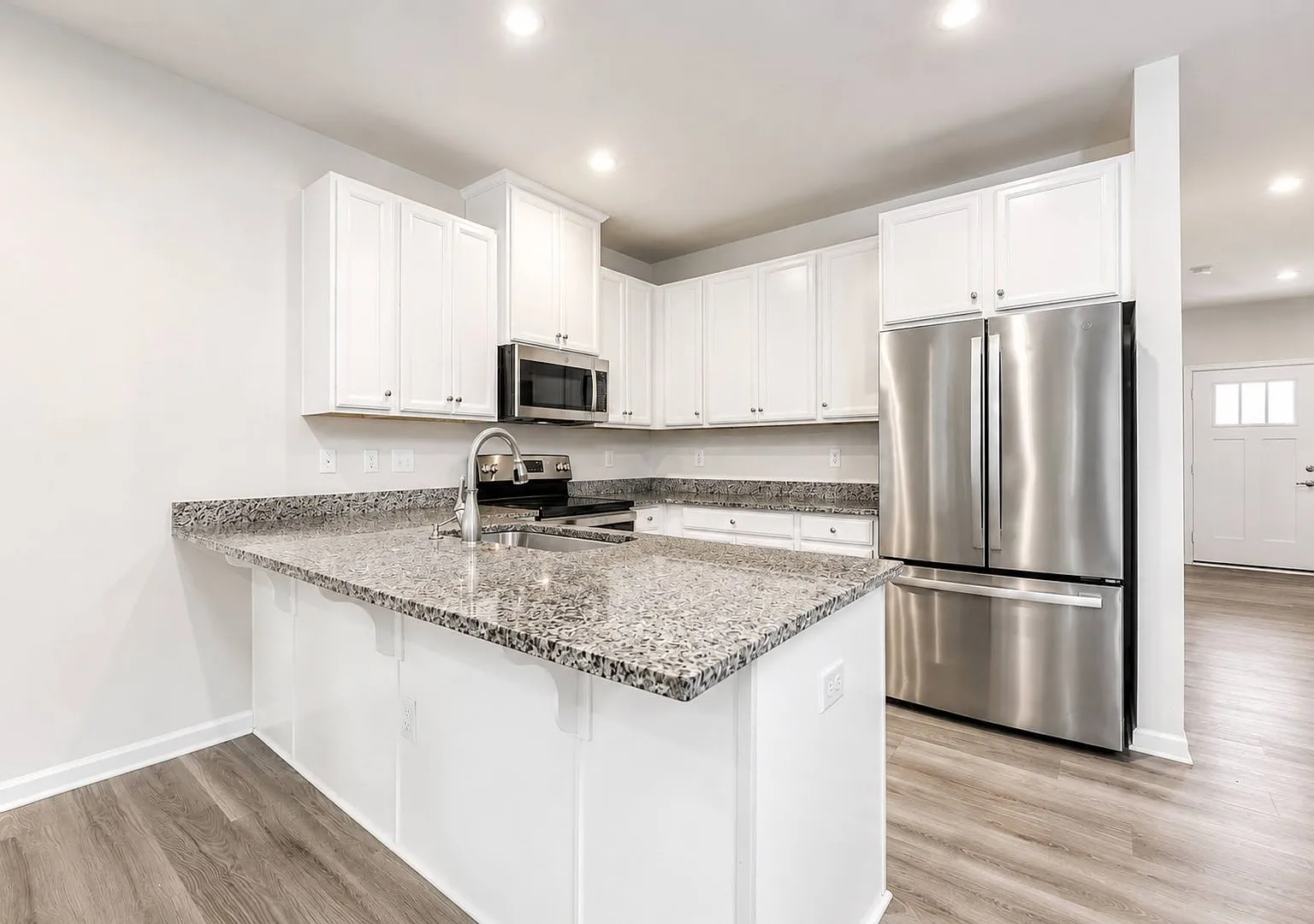 Like New Townhome! — Photo 4