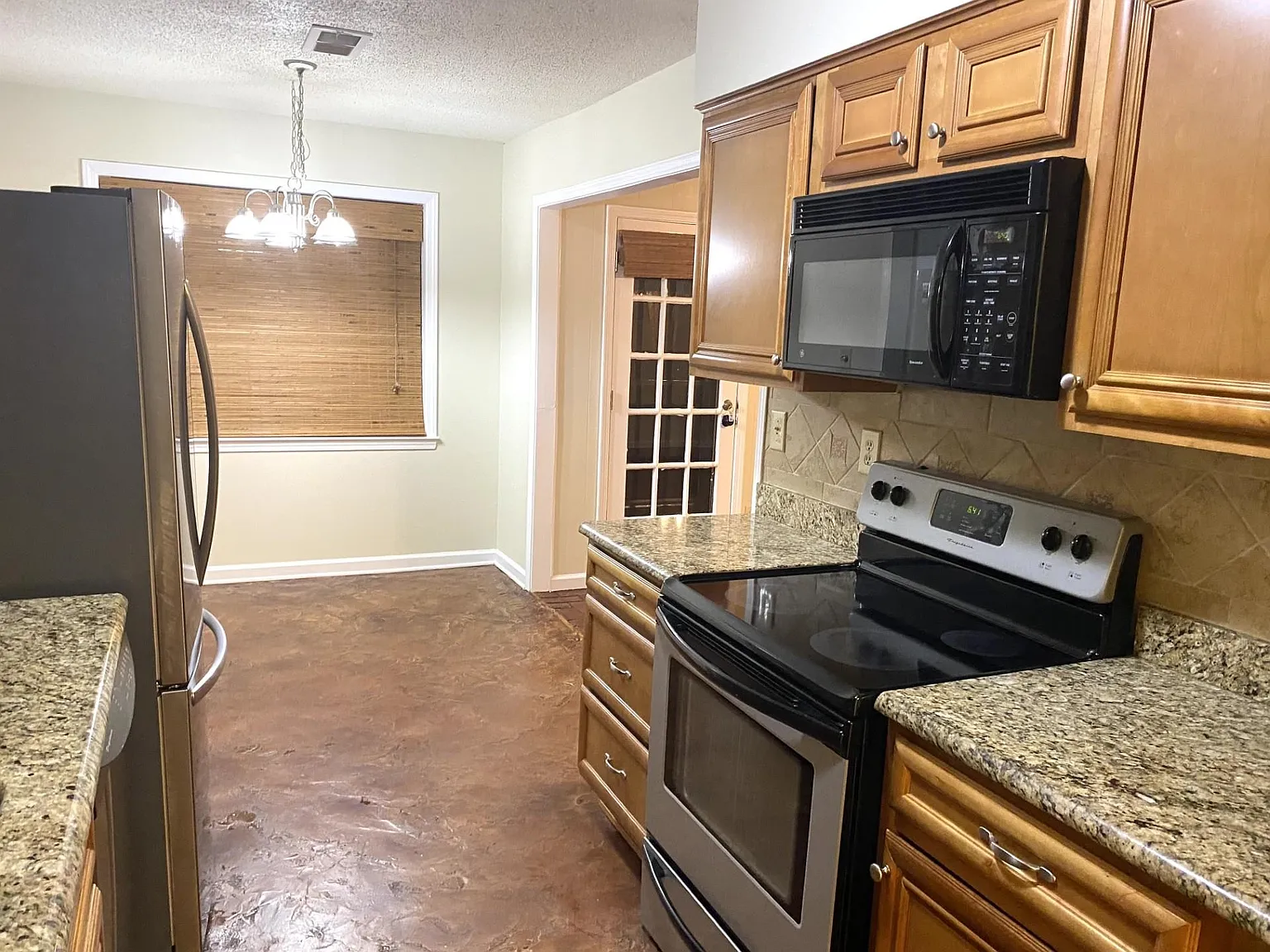 4 bed, 2.5 bath, 1845 sqft, $2,299 — Photo 2