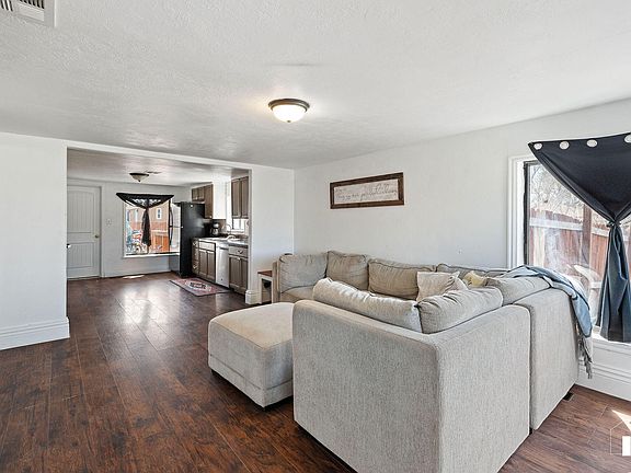 2nd image of 185 W Main St