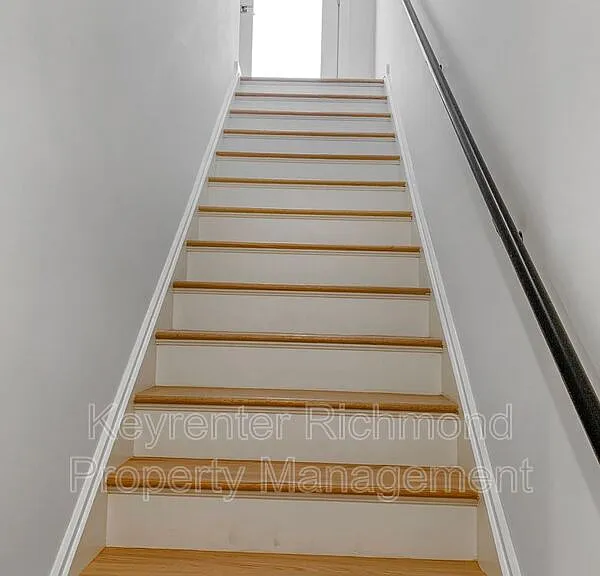 114 W 12th St #B — Photo 11